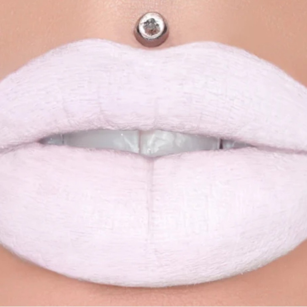 GOD’S GIFT Jeffree Star Velvet Trap Lipstick